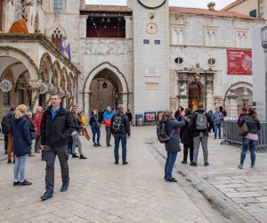 04.01.2020., Stara gradska jezgra, Dubrovnik - Iz godine u godinu zimi u Dubrovniku najcesci su gosti iz Azijskih zemalja.
Photo: Grgo Jelavic/PIXSELL