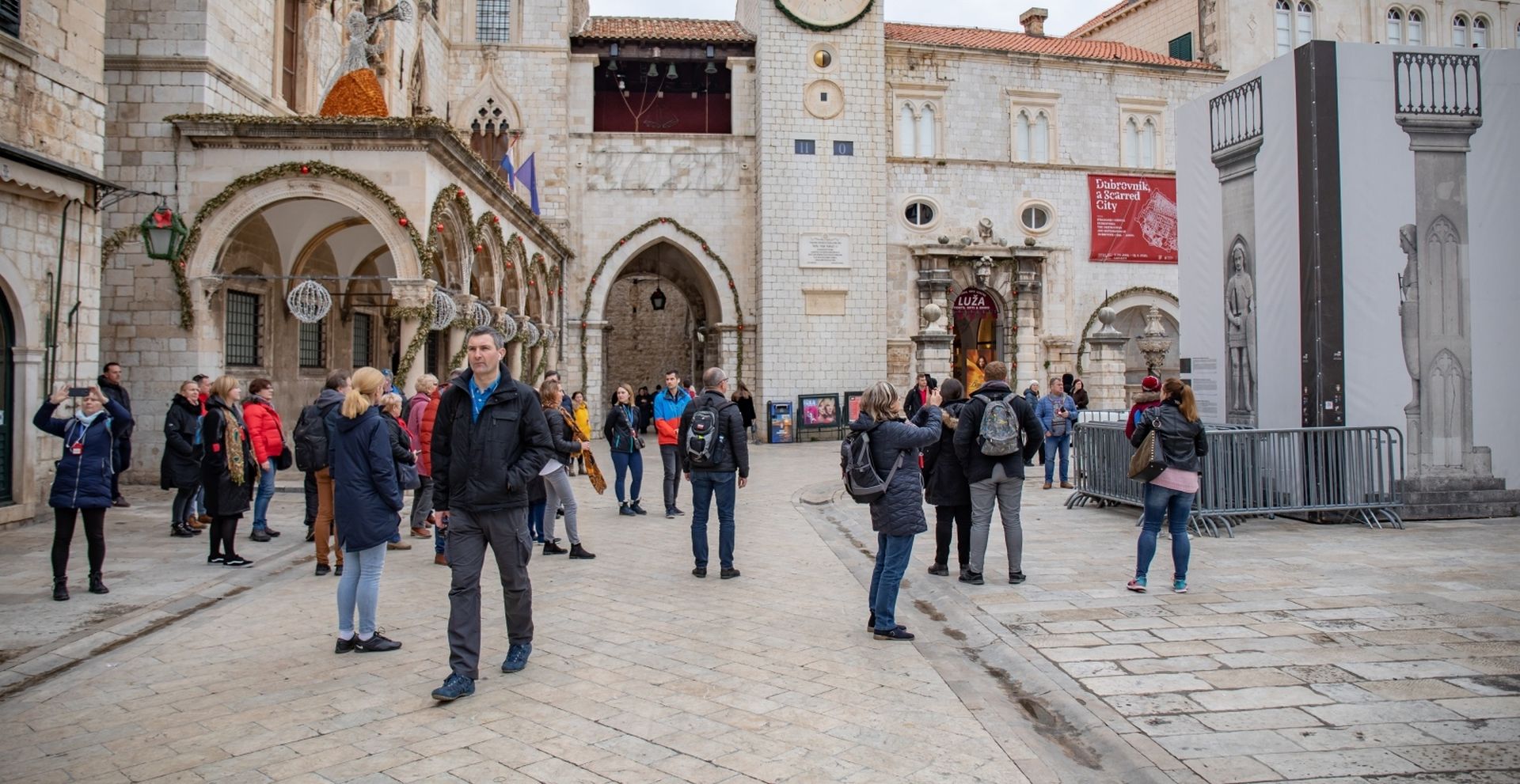 04.01.2020., Stara gradska jezgra, Dubrovnik - Iz godine u godinu zimi u Dubrovniku najcesci su gosti iz Azijskih zemalja.
Photo: Grgo Jelavic/PIXSELL