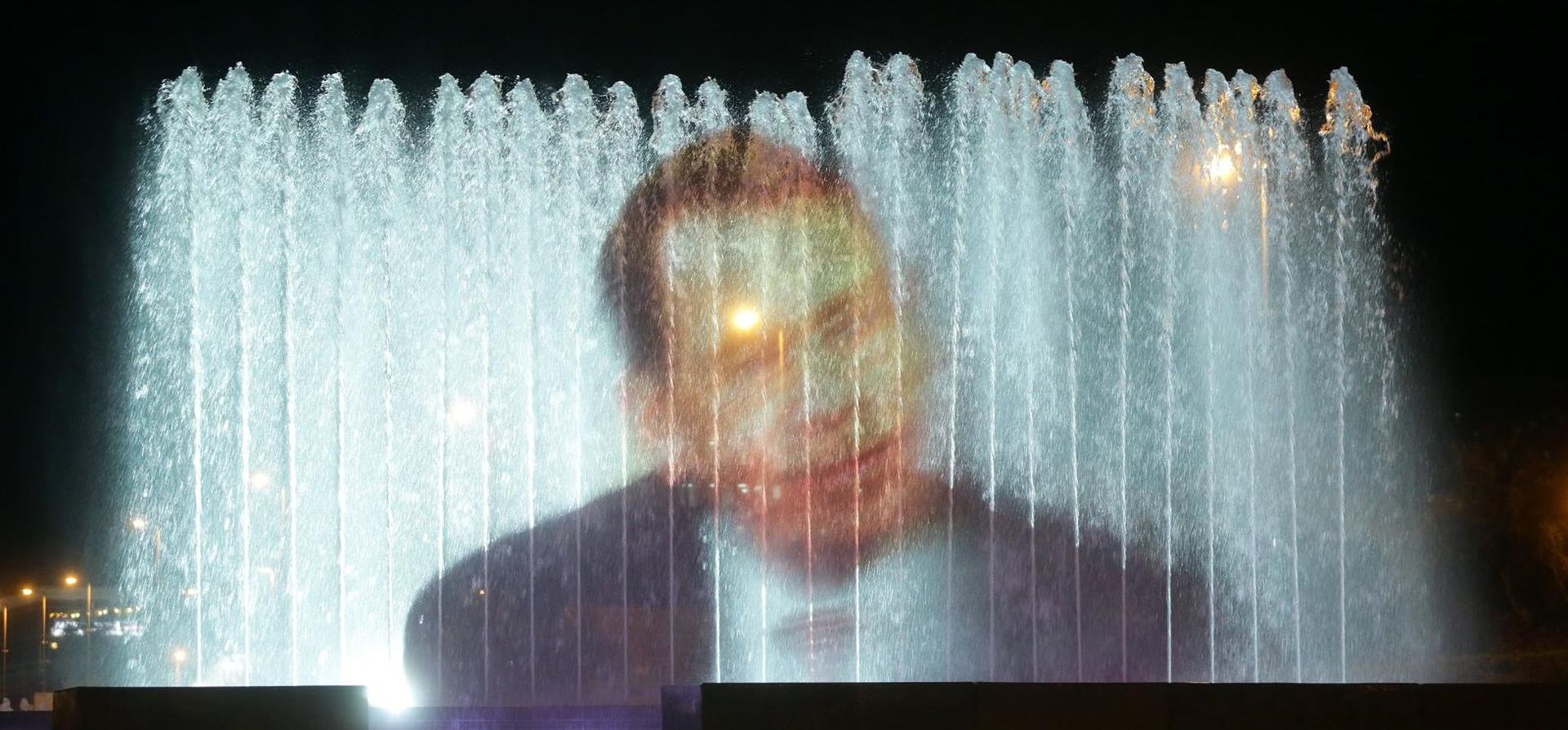 04.10.2016., Zagreb - 3d projekcija uoci 80. rodjendana Vaclava Havela, Ceskog politicara i pisca na fontanama ispred Nacionalne sveucilisne knjiznice u ulici Hrvatske Bratske Zajednice. 
Photo: Luka Stanzl/PIXSELL