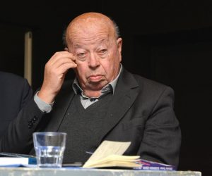 04.11.2015., Bjelovar, Bjelovarsko kazaliste - U prostoru bjelovarskog kazalista odrzana je promocija knjige Sudbinski izbori, oni ili mi autora Zdravka Tomca. Uz autora su o knjizi govorili i Miroslav Tudjman, Miro Kovac i Mate Curak. 
Photo: Damir Spehar/PIXSELL
