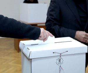 05.01.2020., Zagreb - Biracka mjesta u Hrvatskoj u drugom krugu predsjednickih izbora otvorena su u 7 sati i gradjani od jutra izlaze na glasovanje. 
Photo: Patrik Macek/PIXSELL