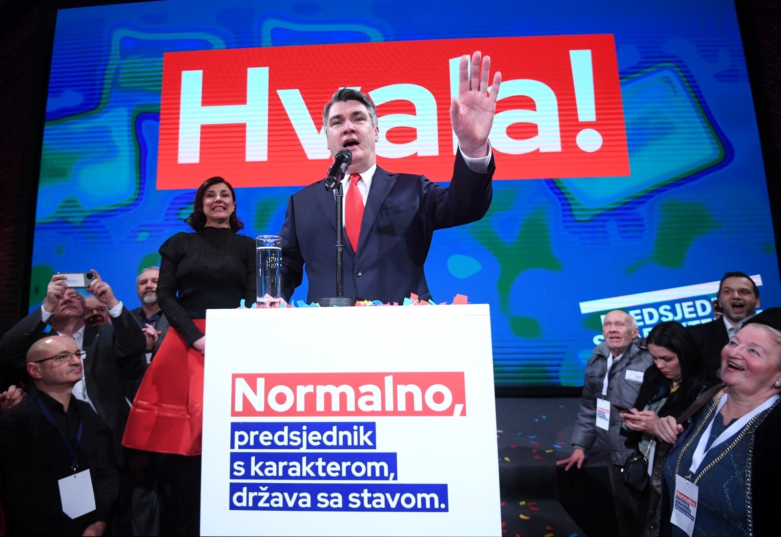 05.01.2020., Zagreb - Izborni stozer predsjednickog kandidata Zorana Milanovica u Tvornici kulture tijekom cekanja rezultata na izborima za predsjednika Republike Hrvatske.  Zoran Milanovic, Sanja Music Milanovic Photo: Marko Lukunic/PIXSELL