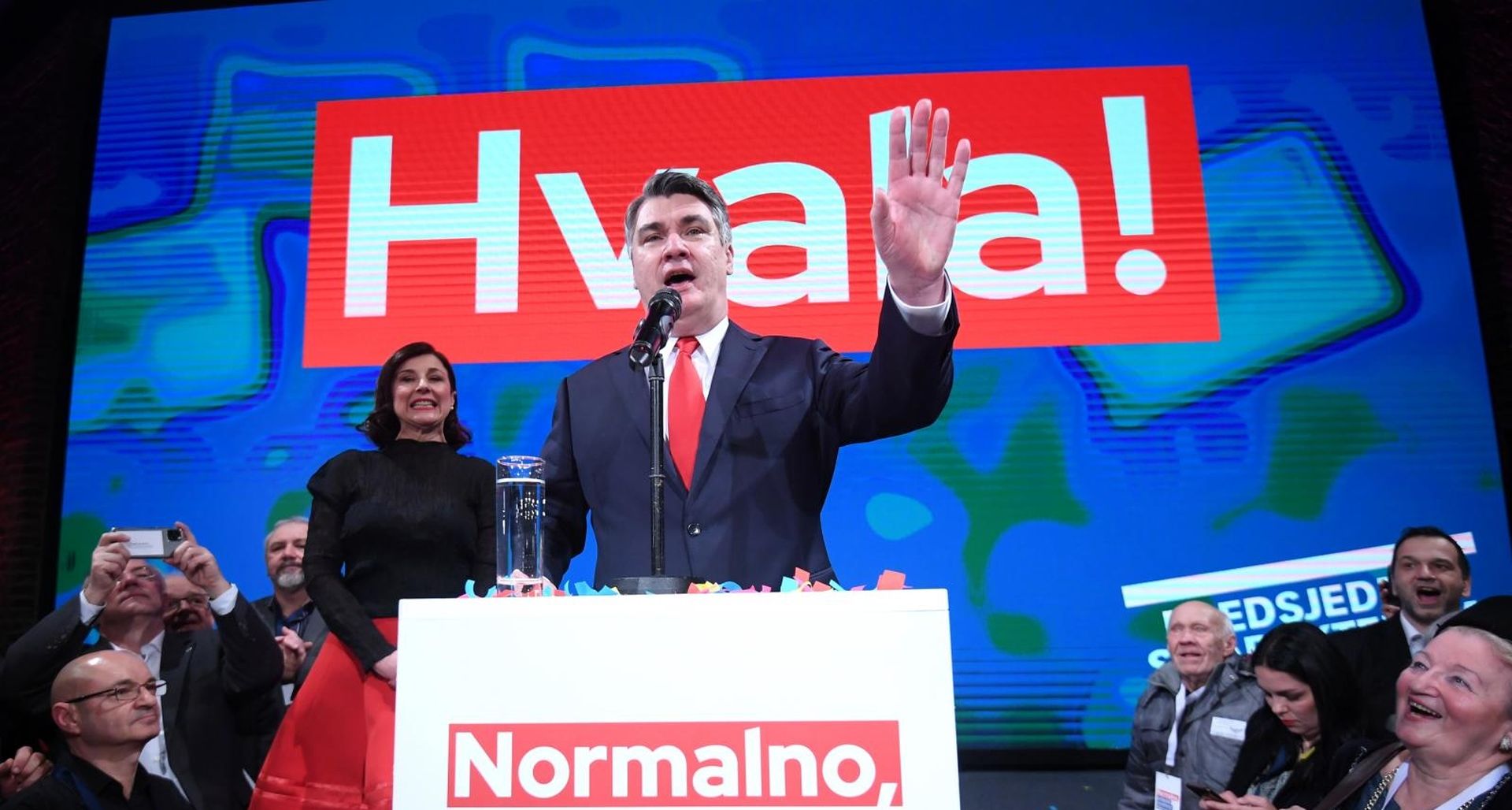 05.01.2020., Zagreb - Izborni stozer predsjednickog kandidata Zorana Milanovica u Tvornici kulture tijekom cekanja rezultata na izborima za predsjednika Republike Hrvatske.  Zoran Milanovic, Sanja Music Milanovic Photo: Marko Lukunic/PIXSELL