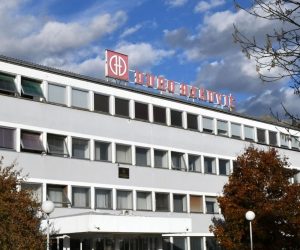 05.11.2019., Slavonski Brod, Tvornica Djuro Djakovic u kojoj strajk i dalje traje, sve do isplate placa svim radnicima.
Photo: Ivica Galovic/PIXSELL