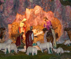 06.01.2014., Slavonski Brod - Sveta tri kralja su u krscanskoj tradiciji kraljevi ili mudraci, koji su se, prema Evandjelju, dosli pokloniti Isusu nakon rodjenja.
Betlehemska stalica i jaslice u crkvi Presvetog Trojstva.  
Photo: Ivica Galovic/PIXSELL