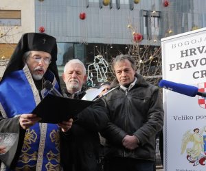 06.01.2017., Zagreb - Hrvatska pravoslavna crkva i Projekt Velebit odrzali su javni obred Veliko posvecivanje vode povodom blagdana Bogojavljanja, prvo javno nastupanje Hrvatske pravoslavna crkve u centru Zagreba kod spomenika Petru Preradovicu. 
Photo: Tomislav Miletic/PIXSELL