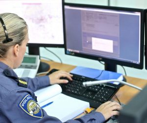 05.10.2015., Zagreb - U PU Zagrebackoj svecano su otvorena tri modernizirana Operativno-komunikacijska centra policije (Zagreb, Split i Rijeka) te je odrzano predstavljanje projekta e-policija i projekta u kojem policajci nose kamere na sebi i imaju laptope u automobilima. 
Photo: Sanjin Strukic/PIXSELL