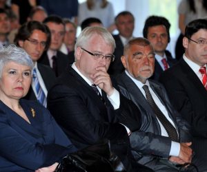 07.06.2010., Zagreb - U Novinarkom domu odrzalo se obiljezavanje 10-te obljetnice djelovanja Transparency International Hrvatska. Na obiljezavanju su bili i bivsi predsjednik Republike Hrvatske Stipe Mesic, predsjednik Republike Hrvatske Ivo Josipovic te premijerka Jadranka Kosor.
Photo: Marko Lukunic/PIXSELL
