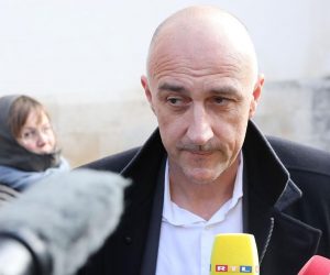 10.12.2019., Zagreb - Ivan Vrdoljak i Milorad Batinic dolaze u Banske dvore na sastanak s premijerom Plenkovicem koji ce se odrzati prije sastanka vladajuce koalicije a na kojem bi trebali rijesiti sporna pitanja dvije stranke.
Photo: Patrik Macek/PIXSELL