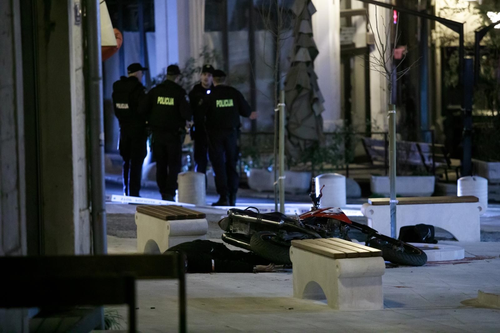 UZNEMIRUJUCA FOTOGRAFIJA 11.01.2020., U centru Splita, u blizini crkve svetog Frane u Radmilovicevoj ulici, upucan je muskarac, a nedugo nakon toga upucan je jos jedan muskarac na Sperunu. Treci upucani muskarac preminuo je u bolnici. Photo: Milan Sabic/PIXSELL