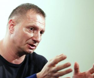 11.11.2016., Murter - Prigodom obiljezavanja 25. obljetnice pocetka Domovinskog rata, murterski ogranak Udruge dragovoljaca i veterana Domovinskog rata organizirao je tribinu Branitelji i drustvo. Gosti tribine bili su Drazimir Jukic, predsjednik Zbora udruga veterana hrvatskih gardijskih postrojbi i Josip Klemm, predsjednik Udruge Specijalne policije Republike Hrvatske. Domacin je bio Miro Basic, predsjednik udruge iz Murtera.
Photo: Dusko Jaramaz/PIXSELL