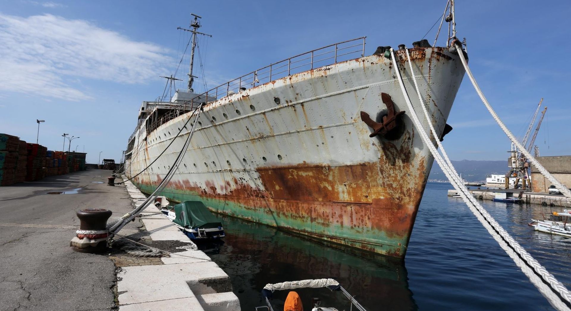 12.04.2017., Rijeka - Na konferenciji za novinare u luci Porto Baros predstavljen je projekt obnove broda Galeb bespovratnim sredstvima iz fondova Europske unije. 
Photo: Goran Kovacic/PIXSELL