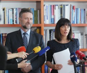 12.06.2017., Zagreb - Primopredaja duznosti u Ministarstvu znanosti i obrazovanja izmedju dosadasnjeg ministra Pave Barisica i novoimenovane ministrice Blazenke Divjak. 
Photo: Tomislav Miletic/PIXSELL