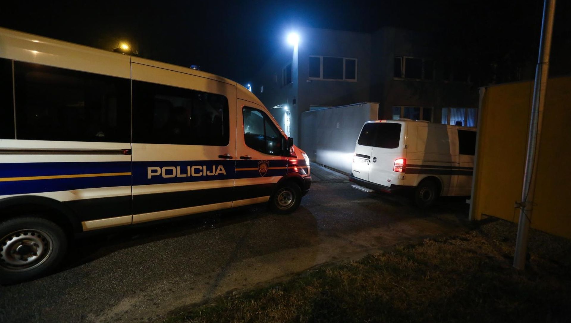 13.01.2020., Zagreb - Dolazak Filipa Zavadlava, osumnjicenika za subotnje trostruko ubojstvo u Splitu. Pod pratnjom je prevezen u Zatvorsku bolnicu. Photo: Emica Elvedji/PIXSELL