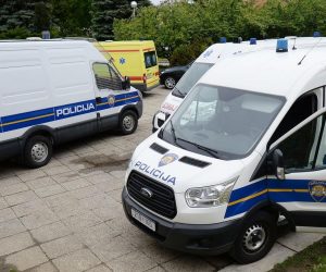 14.05.2019., Cakovec- Policija privodi migrante nakon pruzanja lijecnicke pomoci u Zupanijskoj bolnici Cakovec.
Photo: Vjeran Zganec Rogulja/PIXSELL