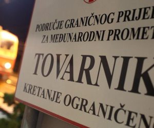 16.09.2015 ., Tovarnik - Nakon sto je Madjarska jucer podignula zid na granici sa Srbijom, sirijske izbjeglice i po mraku kroz polje pokusavaju uci u Republiku Hrvatsku, odakle zele nastaviti prema zemljama zapadne Europe. Danas je oko 1100 izbjeglica ilegalno uslo u RH. Policija ih kombijima prevozi u policijsku postaju Tovarnik gdje im se pruza prva pomoc, pregledavaju stvari te ih se evidentira. Nakon zavrsetka postupka registracije, autobusima su pod policijskom pratnjom odlazili u prihvatni centar za azilante u Jezevo. Tijekom veceri stigao je i vlak, a prvi putnici bili su bolesna obitelj. 
Photo: Zeljko Lukunic/PIXSELL