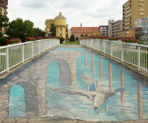 16.06.2018., Vukovar - U Vukovaru se od 29. svibnja do 10. lipnja odrzala Medjunarodna manifestacija "Vukovart - luka umjetnosti". Proslogodisnja tema na manifestaciji VukovART 2017 bila je 3D umjetnost. 3D Street Art by Filip Mrvelj u Ulici Josipa Jurja Strossmayera. Photo:Dubravka Petric/PIXSELL