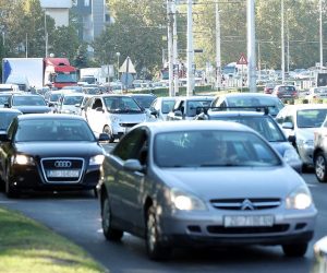 19.08.2019., Zagreb - Zbog radova na Aveniji Marina Drzica, dionici od Ulice Milke Trninr do Ulice grada Vukovara, stvaraju se guzve u prometu. Photo: Goran Stanzl/PIXSELL