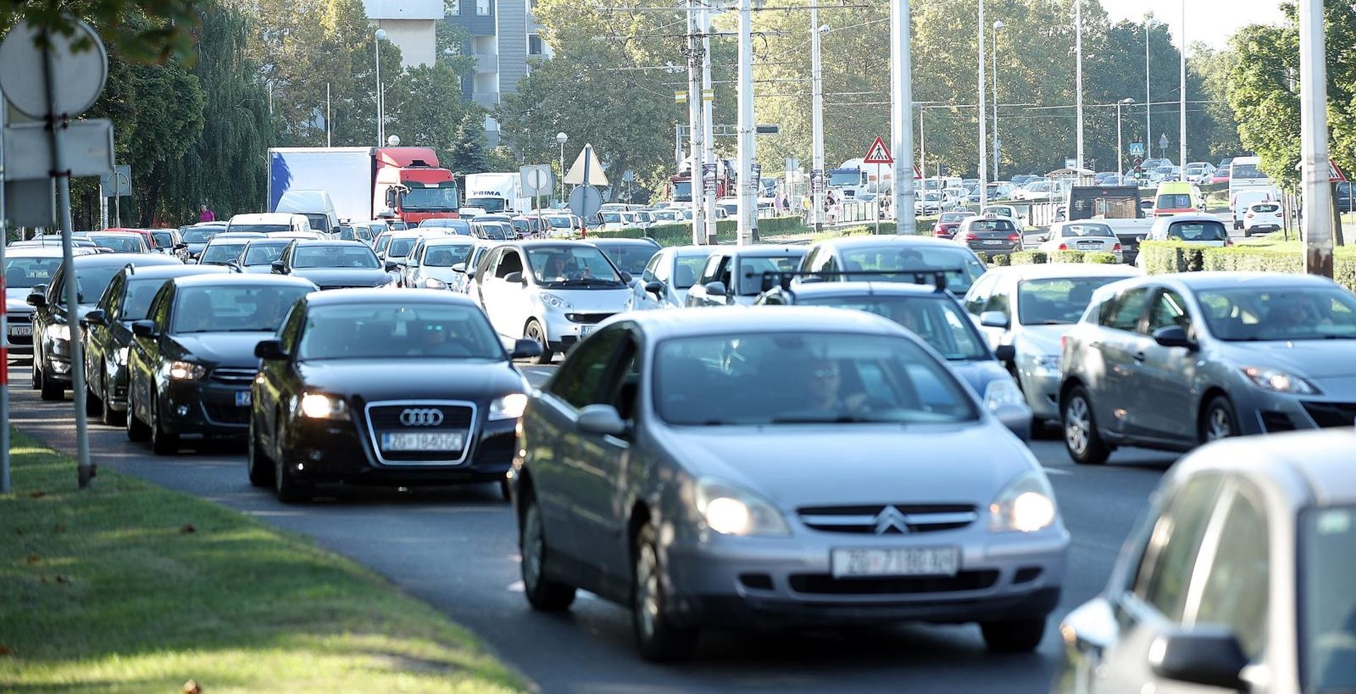 19.08.2019., Zagreb - Zbog radova na Aveniji Marina Drzica, dionici od Ulice Milke Trninr do Ulice grada Vukovara, stvaraju se guzve u prometu. Photo: Goran Stanzl/PIXSELL