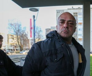 23.01.2020., Karlovac - Leon Lucic tijekom privodjenja u karlovacki zupanijski DORH, vrijedjao je i pljuvao po okupljenim novinarima. Photo: Kristina Stedul Fabac/PIXSELL