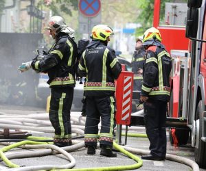 23.04.2019.,Zagreb - Izbio je pozar u ulici Bozidara Adzije 16. Radi se o pozaru krovista, a na teren je upuceno sedam vatrogasnih vozila. Gori kroviste poznate pivnice Budweiser. Photo: Jurica Galoic/PIXSELL