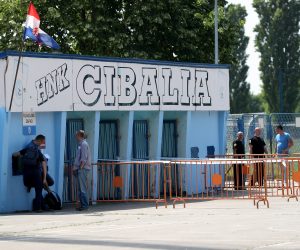 23.05.2018., Vinkovci - Jako policijsko osiguranje na stadionu HNK Cibalia i oko njega uoci finala Hrvatskog nogometnog kupa izmedju GNK Dinamo i HNK Hajduk.

Photo: Igor Kralj/PIXSELL