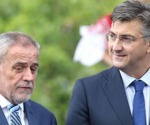 23.09.2019., Zagreb - Gradonacelnik Milan Bandic i premijer Andrej Plenkovic imali su vremena porazgovarati na svecanosti pocetka radova na spomeniku Domovini.
Photo: Patrik Macek/PIXSELL