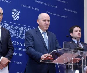 24.01.2020., Zagreb - Na konferenciji za medije HDZ-a odrzanoj u Saboru govorili su zastupnici Branko Bacic i Pero Cosic te ministar mora, prometa i infrastrukture Oleg Butkovic. Photo: Patrik Macek/PIXSELL