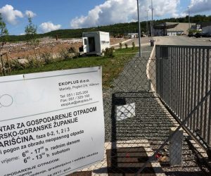 24.05.2019., Rijeka - Konferencija za medije clanova udruge Krizni eko stozer Mariscina na ulazu u Zupanijski centar za gospodarenje otpadom Mariscina.  Photo: Goran Kovacic/PIXSELL