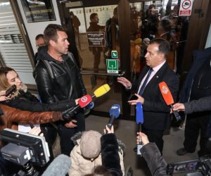 29.01.2020., Zagreb - Ivo Maticevic 14 je dana hodao od Metkovica do Zagreba zbog loseg stanja u zdravstvu. Svoj prosvjed je zavrsio pred Ministarstvom zdravstva gdje se sastao s buducim ministrom zdravstva dr. Vilijem Berosom. Photo: Robert Anic/PIXSELL