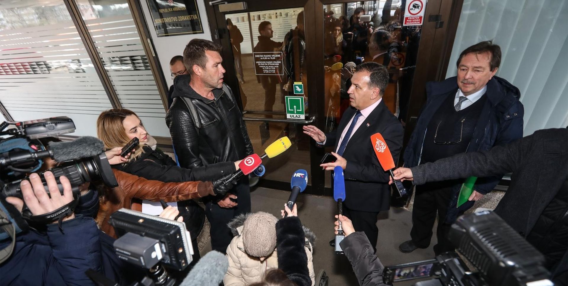 29.01.2020., Zagreb - Ivo Maticevic 14 je dana hodao od Metkovica do Zagreba zbog loseg stanja u zdravstvu. Svoj prosvjed je zavrsio pred Ministarstvom zdravstva gdje se sastao s buducim ministrom zdravstva dr. Vilijem Berosom. Photo: Robert Anic/PIXSELL