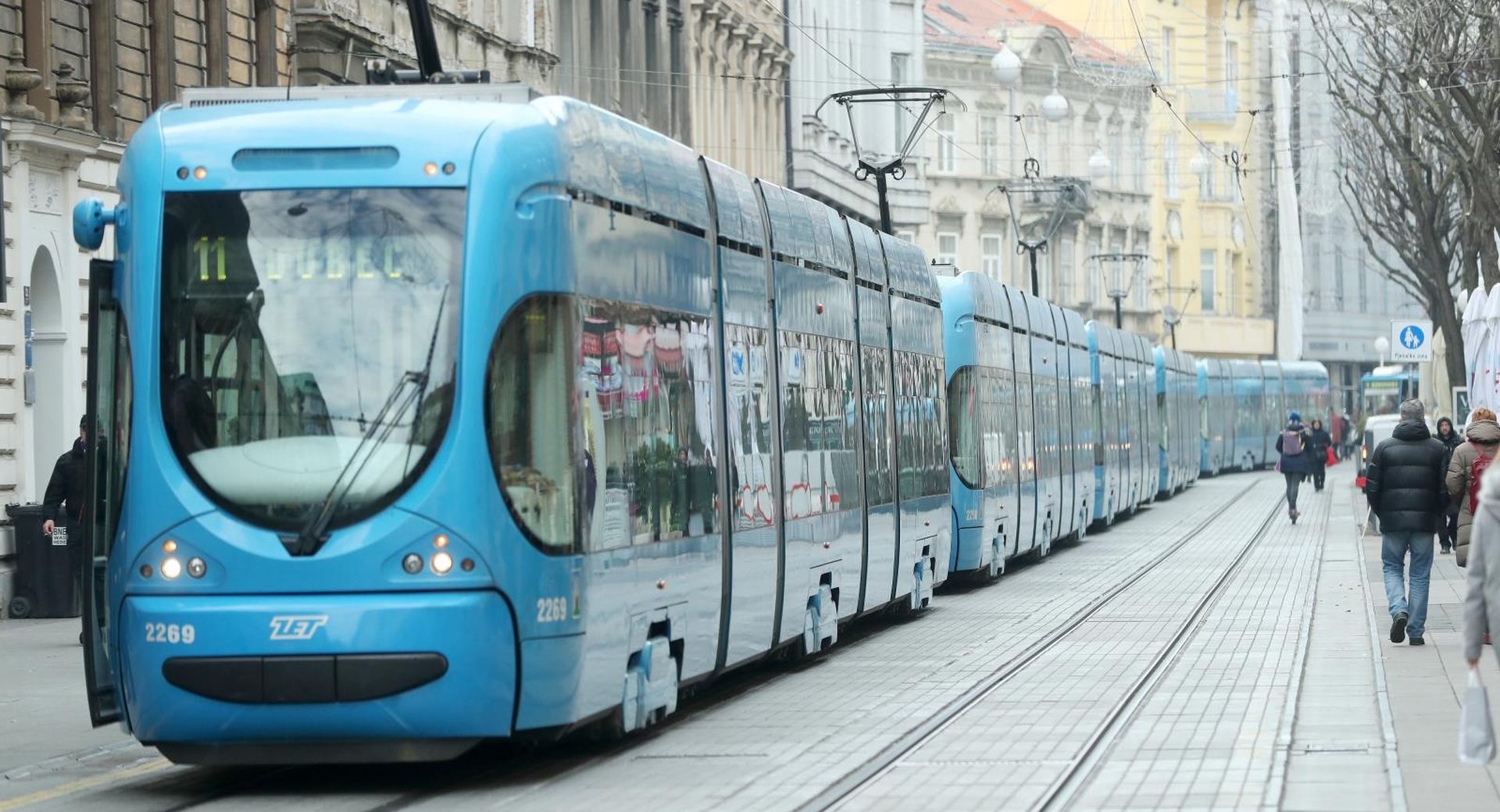 31.12.2019., Zagreb - Radi dugotrajnog zastoja tramvaja nastala je velika guzva u sredistu grada. Photo: Sanjin Strukic/PIXSELL