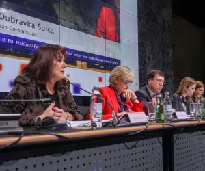 20.01.2020., Zagreb - U Nacionalnoj i sveucilisnoj knjiznici odrzan je sastanak predsjednika parlamentarnih odbora za europske poslove drzava clanica EU-a (COSAC). Druga sjednica - Europska unija, nacionalni parlamenti i COSAC u novom institucijskom savezu.  Dubravka Suica, Mairead McGuinness, predsjednik Odbora za europske poslove Domagoj Ivan Milosevic Photo: Borna Filic/PIXSELL/EU2020HR