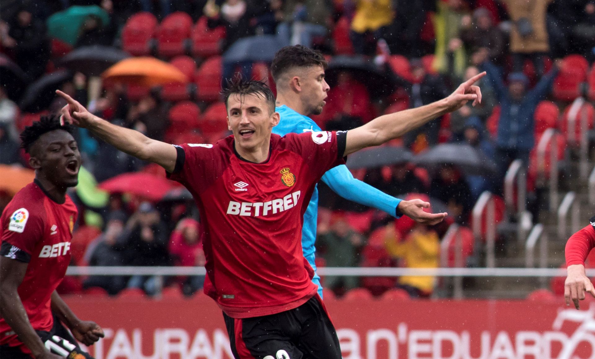 epa08140733 RCD Mallorca's Croatian forward Ante Budimir (L) celebrates with his teammate Antonio Raillo (R) after scoring against Valencia during their Spanish LaLiga game at Son Moix Stadium in Palma de Mallorca, Majorca island, Spain, 19 January 2020.  EPA/ATIENZA