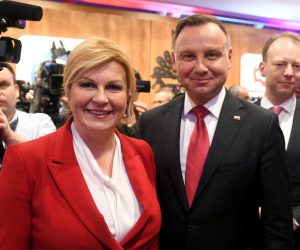 Davos, 22.01.2020. - Hrvatska predsjednica Kolinda Grabar-Kitaroviæ sudjeluje na panelu Ekonomska vitalnost srednje i istoène Europe u sklopu Svjetskog ekonomskog foruma. Na fotografiji predsjednica RH Kolinda Grabar-Kitaroviæ i predsjednik Republike Poljske Andrzej Duda. foto HINA/ Ured predsjednice RH/ t