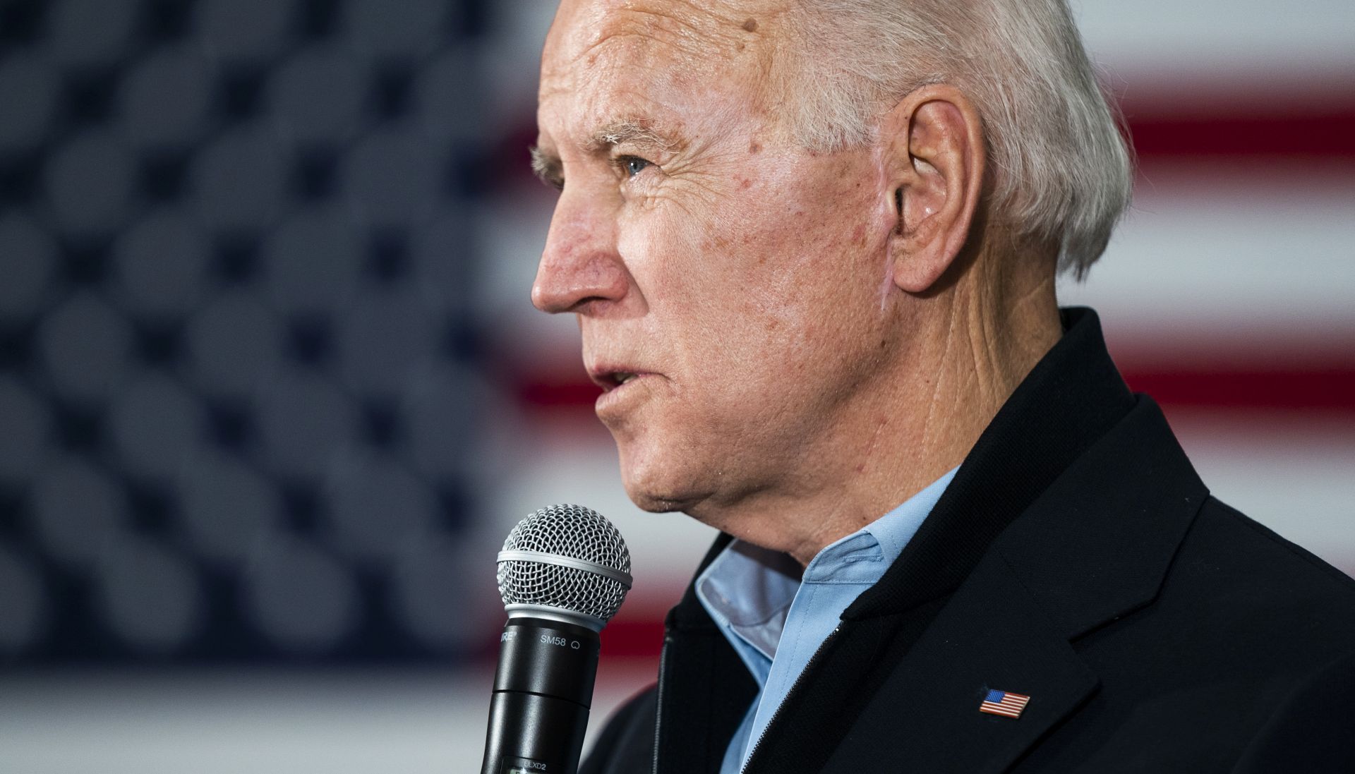 epa08186392 Former US Vice President Joe Biden campaigns to be the 2020 Democratic presidential nominee at the National Cattle Congress Pavilion in Waterloo, Iowa, USA, 01 February 2020. The first-in-the-nation Iowa caucuses are on 03 February 2020.  EPA/JIM LO SCALZO