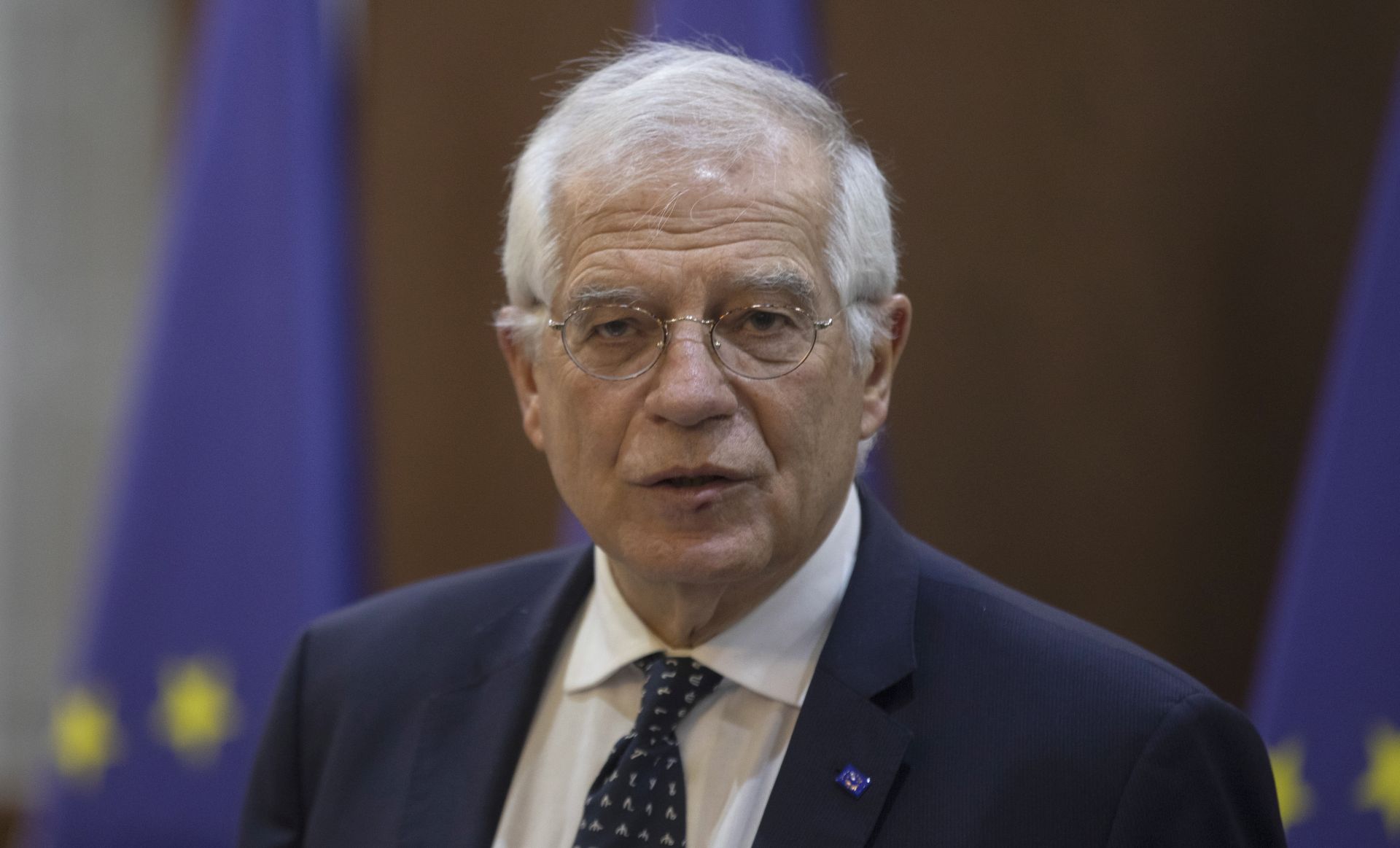 epa08187291 High-Representative of the European Union for Foreign Policy and Security Policy Josep Borrell gives a press statement after a meeting with the Jordanian Foreign Minister Ayman Safadi during his visit at the Foreign Ministry in Amman, Jordan, 02 February 2020.  EPA/ANDRE PAIN