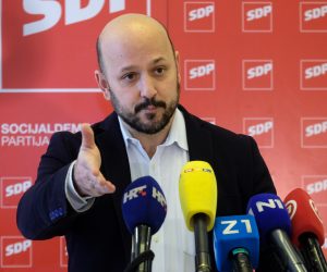Zagreb, 03.02.2020. - Gordan Maras održao je konferenciju za medije zagrebačkog SDP-a na temu: Stanje financija u Gradu Zagrebu. 
Na fotografiji Gordan Maras.
foto HINA/ Edvard ŠUŠAK/ es