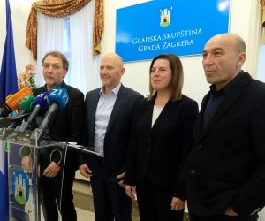 Zagreb, 04.02.2020. - Gradska zastupnica Marijana Sumpor i gradski zastupnici Renato Petek, Tihomir Milovac i Marko Torjanac održali su konferenciju za medije na temu: predstavljanje Kluba nezavisnih zastupnika.
Na fotografiji Marko Torjanac, Renato Petek, Marijana Sumpor, Tihomir Milovac.
foto HINA/ Edvard ŠUŠAK/ es