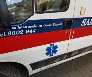 Zagreb, 5.2.2020. - U zagrebačkom Zavodu za hitnu medicinu u srijedu ujutro započeo je sa štrajkom određeni broj vozača sanitetskog prijevoza, no unutarnjom preraspodjelom djelatnika osiguran je nesmetani prijevoz bolesnika u zagrebačke zdravstvene ustanove, izjavio je ravnatelj Zavoda Žarko Rašić.
foto HINA/ Denis CERIĆ/ ml