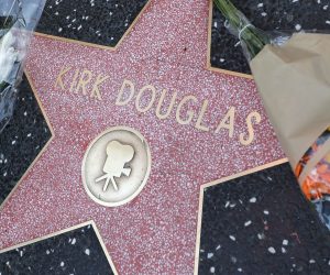 epa08196561 Flowers are placed on the Hollywood Star of US actor Kirk Douglas on the Hollywood Walk of Fame in Hollywood, California, USA, 05 February 2020. According to media reports, US actor Kirk Douglas died at the age of 103 on 05 February 2020.  EPA/JOHN G. MABANGLO