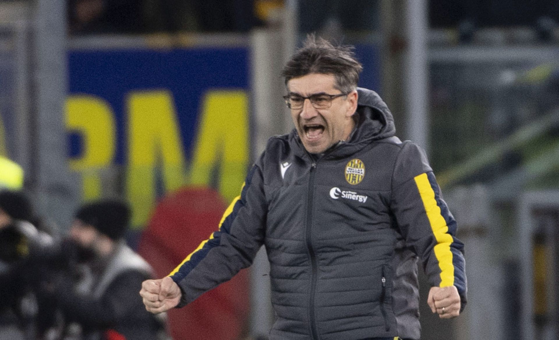 epa08196246 Hellas Verona's head coach Ivan Juric celebrates at the end of the Italian Serie A soccer match between SS Lazio and Hellas Verona at Olimpico Stadium in Rome, Italy 05 February 2020.  EPA/MAURIZIO BRAMBATTI