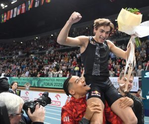 epa08203859 Armand Duplantis of Sweden celebrates after seting a new World Record (6.17) in the men's Pole Vault final during the indoor athletics meeting Orlen Copernicus Cup 2020 in Torun. Poland, 08 February 2020.  EPA/TYTUS ZMIJEWSKI POLAND OUT