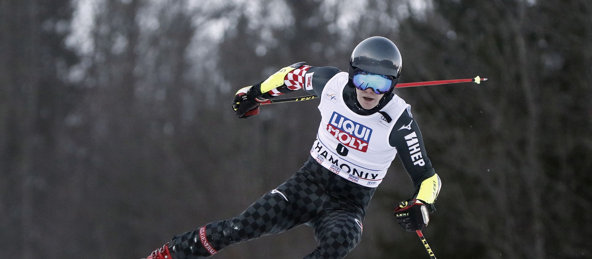 epa08205223 Filip Zubcic of Croatia in action during the Men's Parallel Giant Slalom race at the FIS Alpine Skiing World Cup in Les Houches - Chamonix, France, 09 February 2020.  EPA/GUILLAUME HORCAJUELO