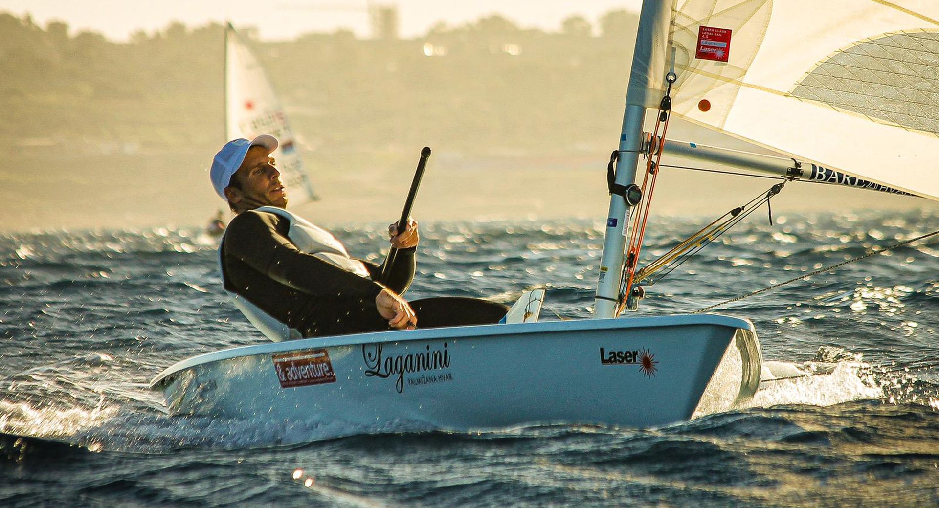 Split, 10.2.2020 - Èlanovi splitskog Jedrilièarskog kluba "Mornar" Tonèi Stipanoviæ i Filip Juriiæ sudjelovat æe na Svjetskom prvenstvu klase Laser koje sutra zapoèinje u Melbourneu i na kojem æe 130 najboljih "laseraa"  svijeta imati prigodu iskuati formu prije nastupa na Olimpijskim igrama u Tokiju. Na slici Filip Juriiæ.
foto HINA/ Vrh komunikacije/ ua