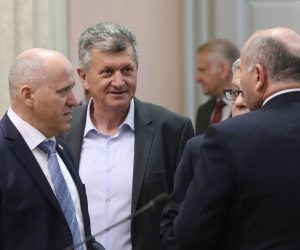 Zagreb, 13.02.2020. - Hrvatski sabor, prvi dan kao saborski zaspunici bivšeg ministra zdrastva Milana Kujundžića i  SDP-ove Mirele Ahmetović. Na fotografiji Milan Kujundžić.
foto HINA/ Admir BULJUBAŠIĆ/ abu