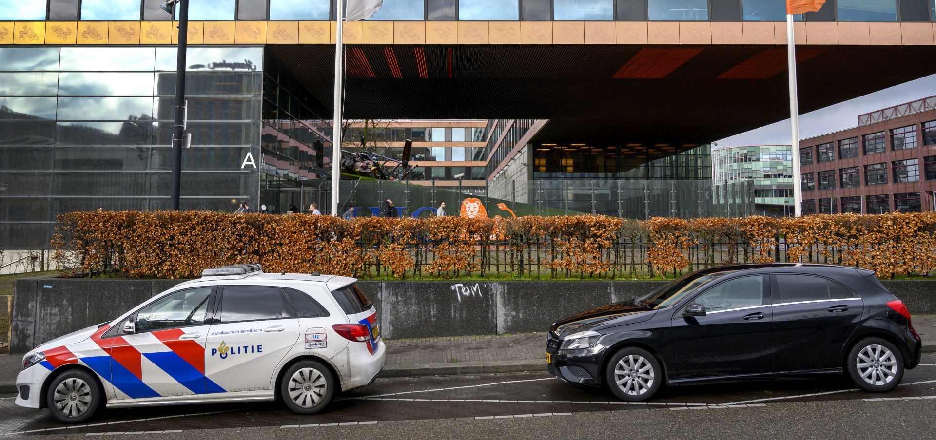 epa08215205 Outside view of the ING  office in Amsterdam, where a letter bomb exploded, The Netherlands, 13 February 2020. It was a small explosion and nobody was injured.  EPA/EVERT ELZINGA