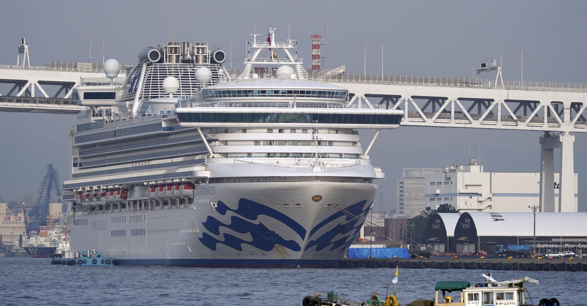 epa08218894 The Diamond Princess cruise ship sits at the Daikoku Pier Cruise Terminal in Yokohama, south of Tokyo, Japan, 14 February 2020 (issued 15 February 2020). According to media reports on 15 February, the US are planning to evacuate the remaining 380 American citizens aboard the Diamond Princess cruise ship quarantined in Yokohama.  EPA/FRANCK ROBICHON