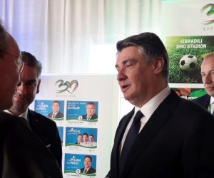 Pazin, 15.02.2020. - Svečanost u povodu 30. obljetnice osnutka Istarskog demokratskog sabora (IDS) na kojoj je sudjelovalo vodstvo IDS-a na čelu s predsjednikom Borisom Miletićem. Svečanosti je nazočio i izabrani predsjednik Republike Zoran Milanović. Na fotografiji Zoran Milanović.
foto HINA/ Daniel SPONZA/ ml