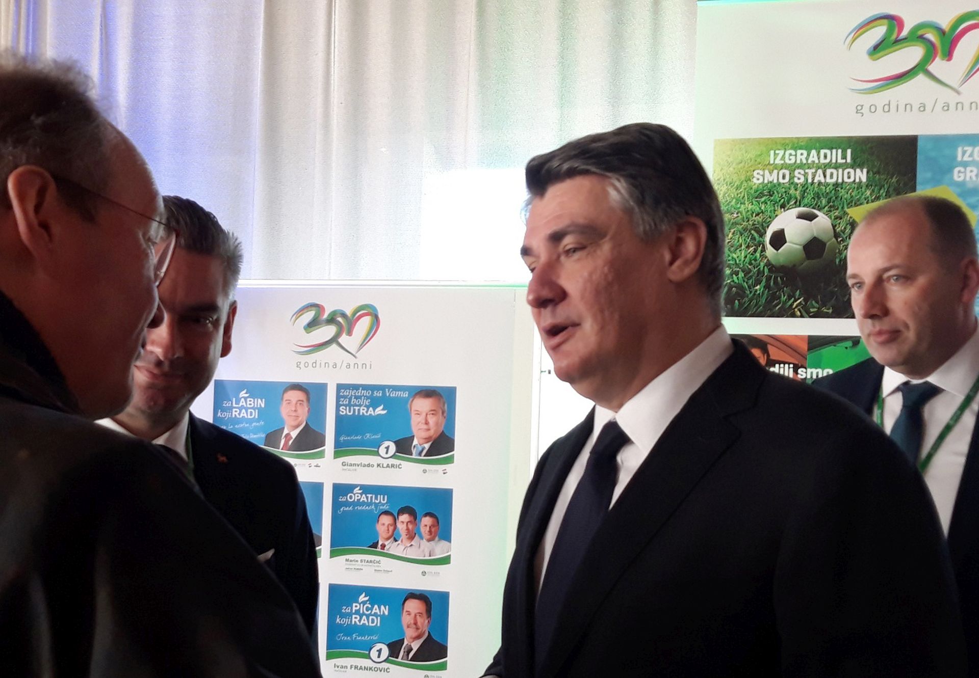 Pazin, 15.02.2020. - Svečanost u povodu 30. obljetnice osnutka Istarskog demokratskog sabora (IDS) na kojoj je sudjelovalo vodstvo IDS-a na čelu s predsjednikom Borisom Miletićem. Svečanosti je nazočio i izabrani predsjednik Republike Zoran Milanović. Na fotografiji Zoran Milanović.
foto HINA/ Daniel SPONZA/ ml